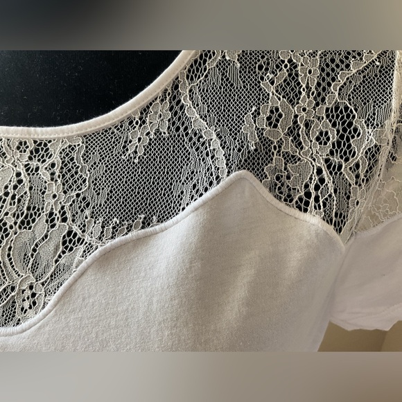 CAbi Flirt Tee White Fitted Short Sleeve Blouse - Picture 3 of 11